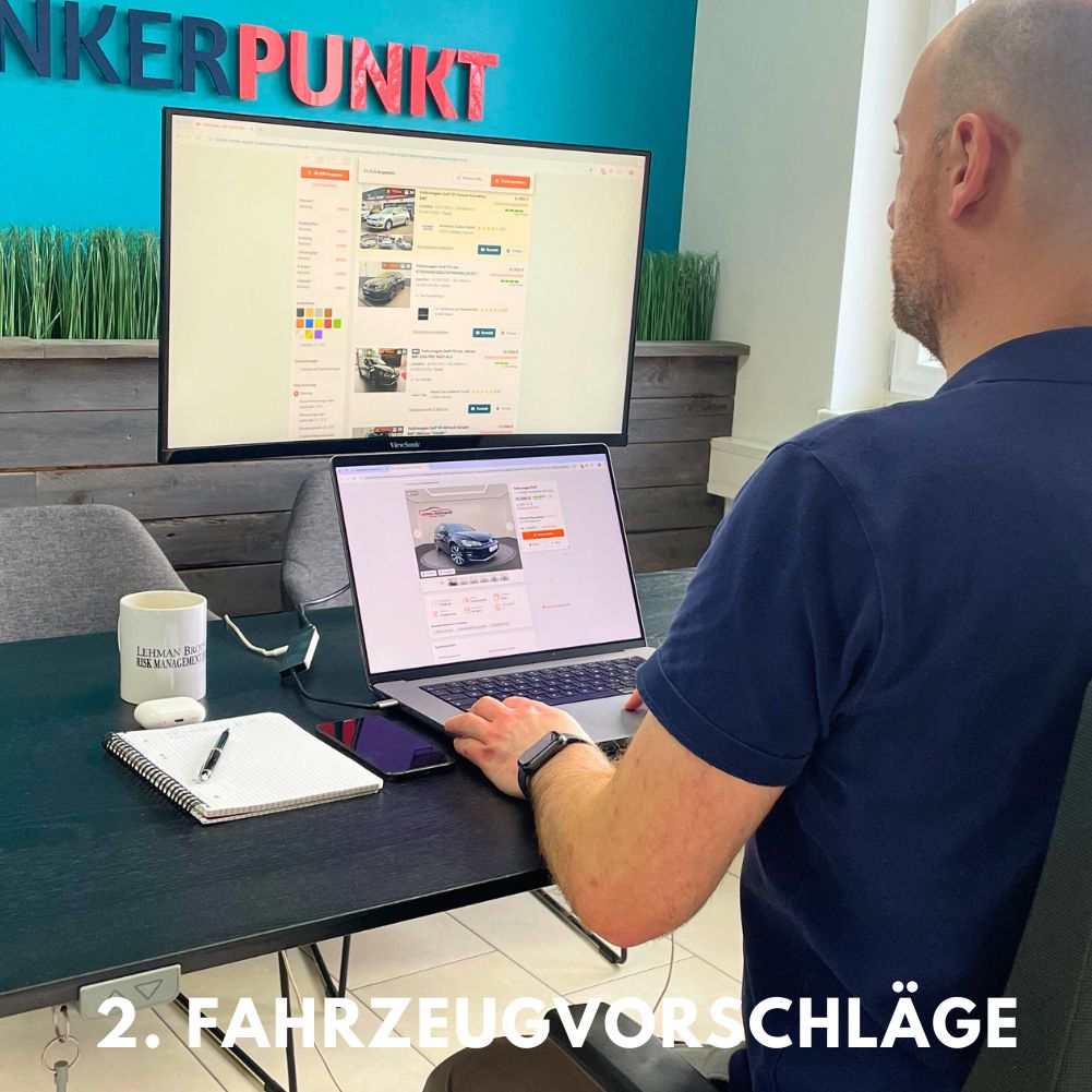 Auto Kaufberatung service with expert analyzing car recommendations on laptop and screen.