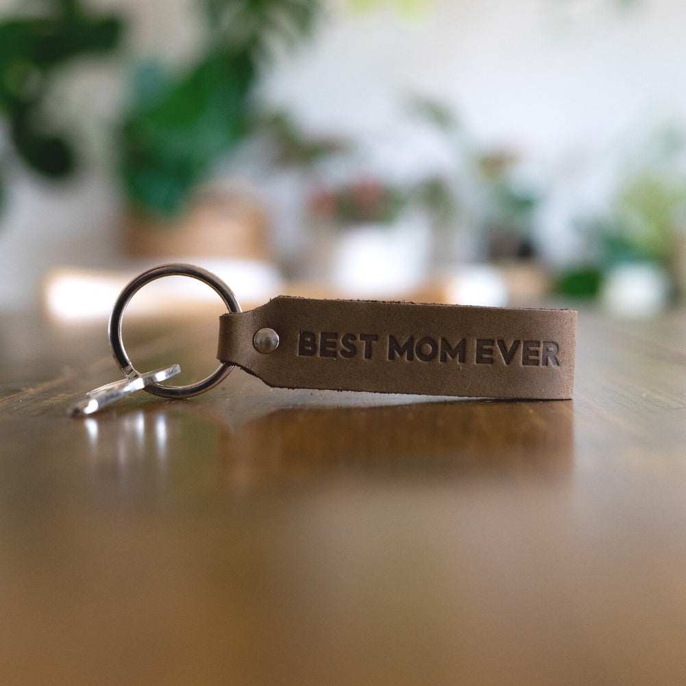 ANKERPUNKT Schlüsselanhänger Leder mit Gravur Best Mom Ever dunkelbraun.