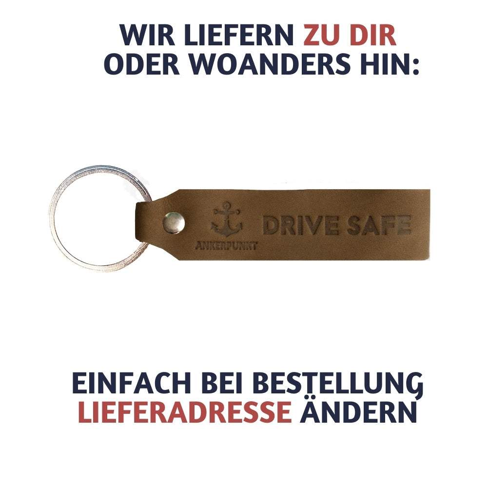Drive Safe Schlüsselanhänger aus dunkelbraunem Leder, langlebig und umweltfreundlich in Deutschland hergestellt.