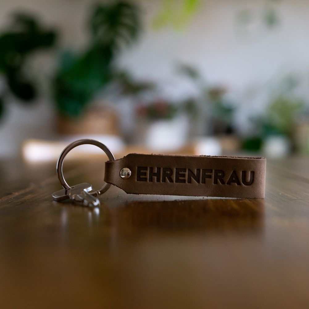 Leather keychain with engraving "Ehrenfrau," dark brown, made in Germany by ANKERPUNKT.