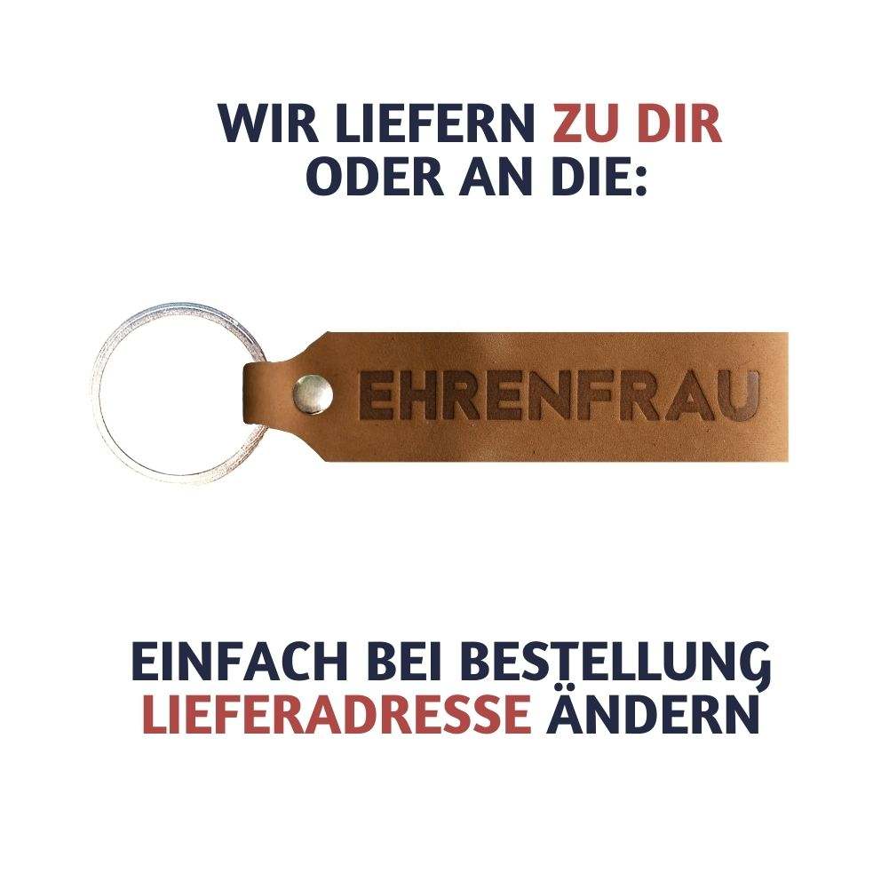 Hellbrauner ANKERPUNKT Schlüsselanhänger Leder mit Gravur "Ehrenfrau", langlebig und klimafreundlich hergestellt in Deutschland.