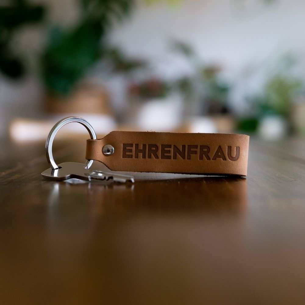 Light brown leather keychain with "EHRENFRAU" engraving, perfect gift, made in Germany.