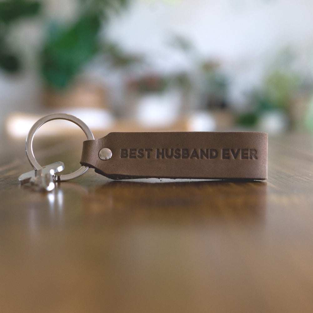 ANKERPUNKT leather keychain engraved with "Best Husband Ever" in dark brown.