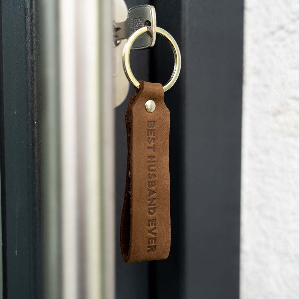 ANKERPUNKT leather keychain with "Best Husband Ever" engraving, dark brown.