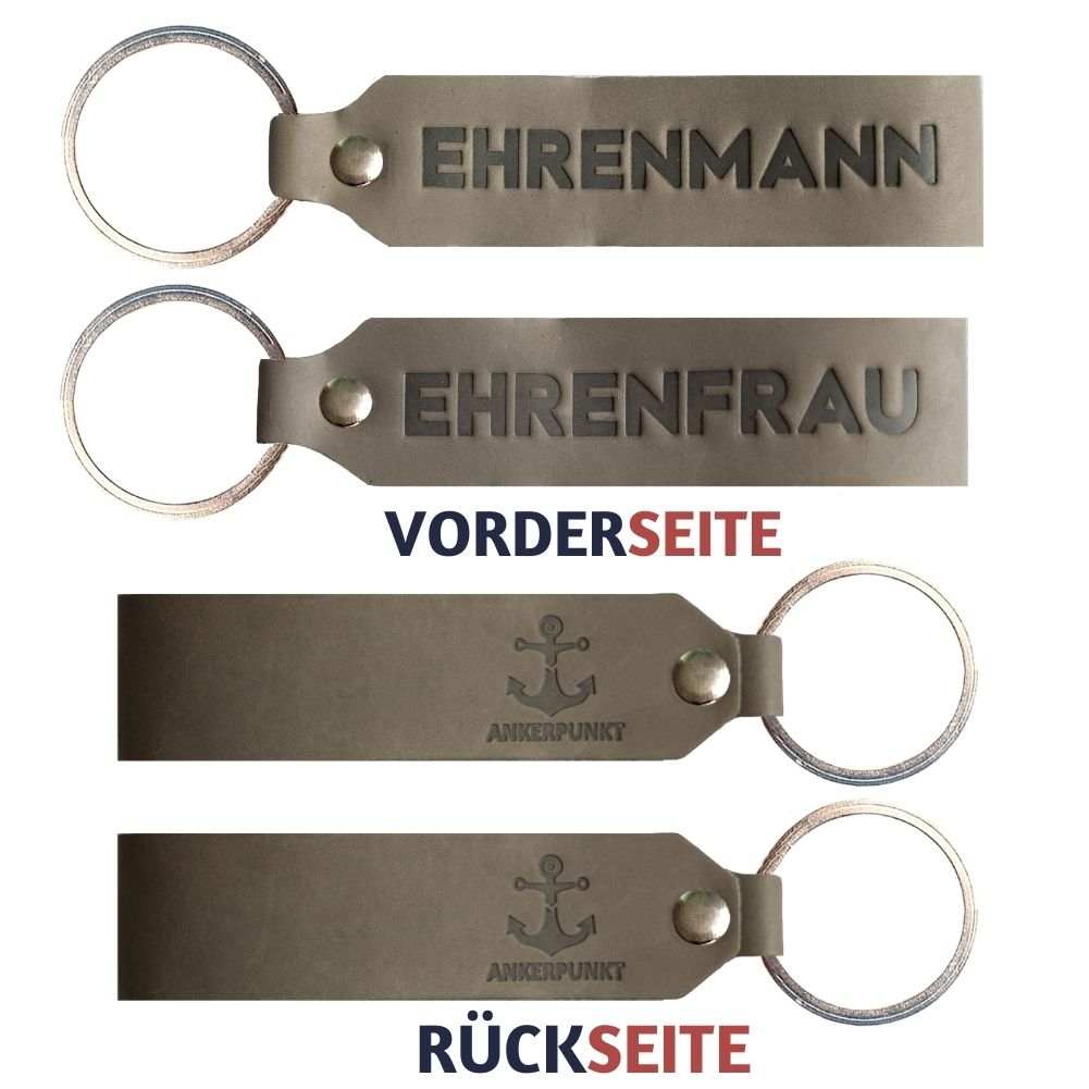 Ehrenmann & Ehrenfrau Schlüsselanhänger Set aus grauem Leder, perfektes Geschenk für Paare, hergestellt in Deutschland.