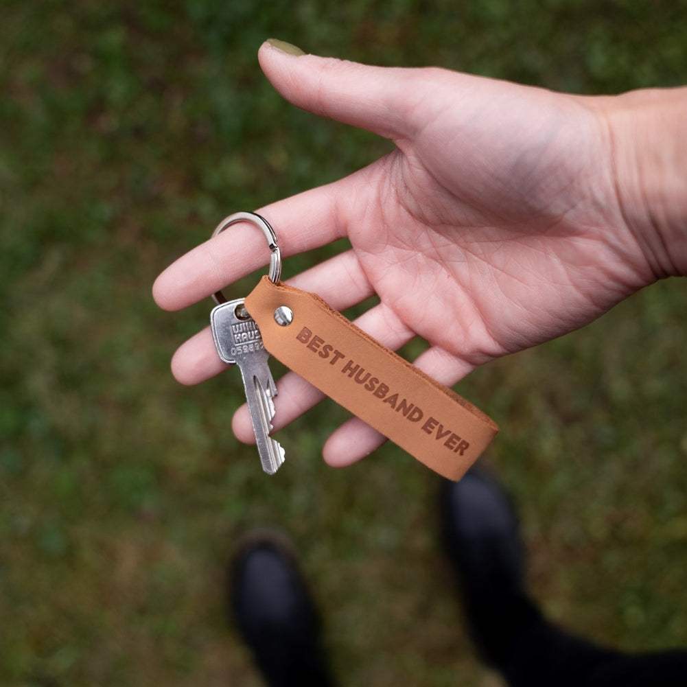 Leather keychain with "Best Husband Ever" engraving, ANKERPUNKT, light brown.