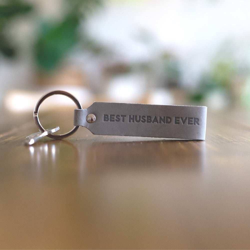 Gray leather keychain with "Best Husband Ever" engraving by ANKERPUNKT, made in Germany.