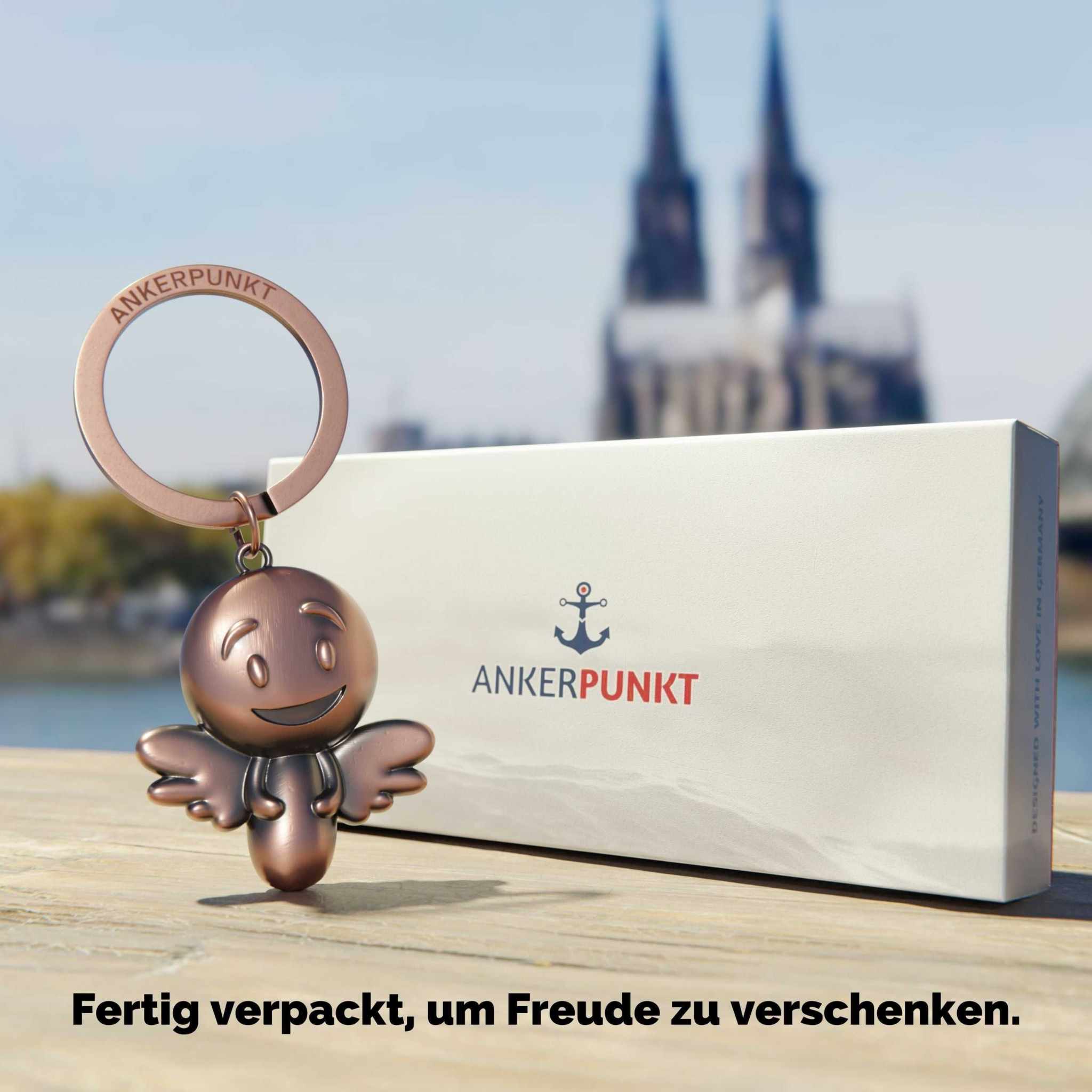 Schutzengel Schlüsselanhänger Engel Smiley bronze vintage by ANKERPUNKT, perfect as a gift and travel companion for any occasion.
