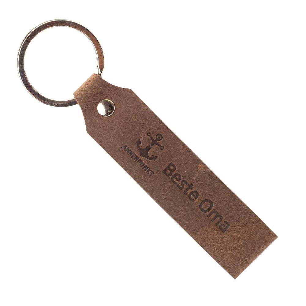Leather keychain reading "Beste Oma", dark brown, durable, made in Germany.