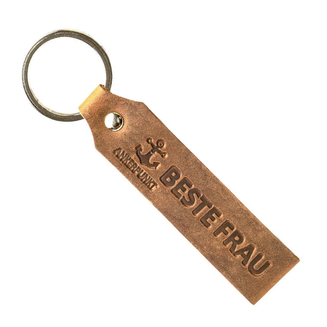 Dark brown leather keychain with "Beste Frau" engraving, made in Germany; perfect gift for women.