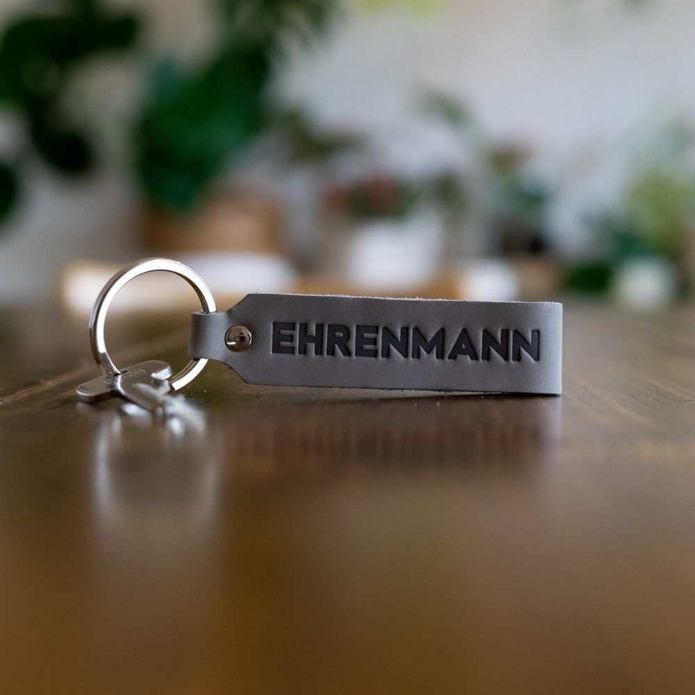 Ehrenmann & Ehrenfrau Schlüsselanhänger Set Leder grau - Ankerpunkt